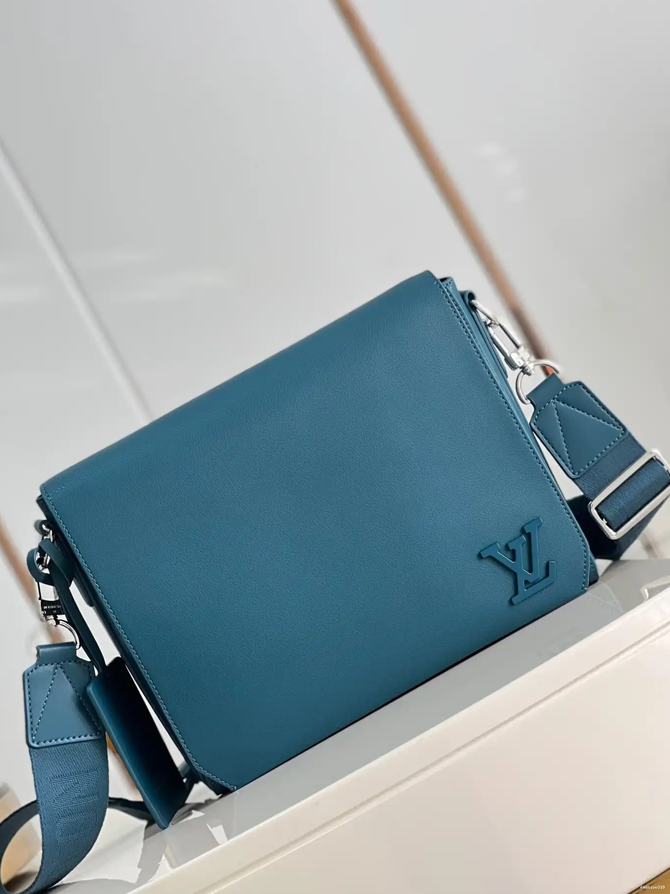 LOUIS VUITTON NEW MESSEAGE 0418